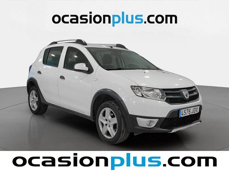 Usado Dacia Sandero Stepway 90 CV (66 kW) 2015 Blanco Utilitario