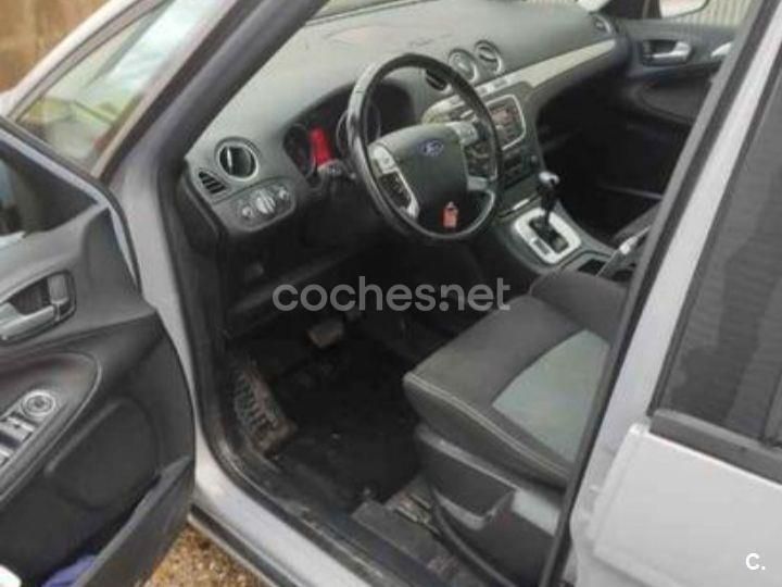 Usado Ford S-MAX Trend 140 CV (102 kW) 2012 Gris / plata Monovolumen