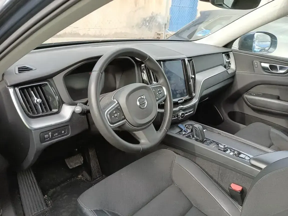 Usado Volvo XC60 Business Edition 390 CV (286 kW) 2020 Azul SUV