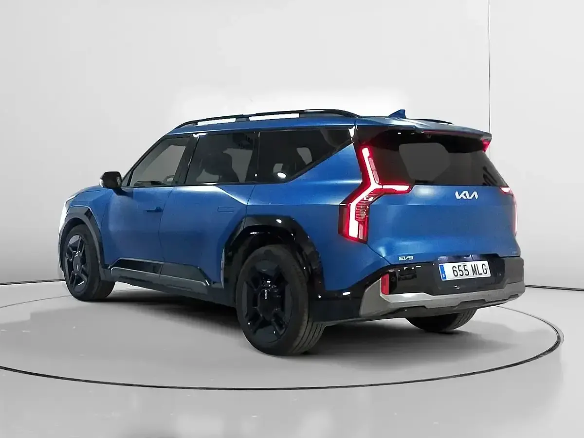 Begagnad Kia EV9 GT-Line 283 kW (385 HK) 2023 Blå SUV