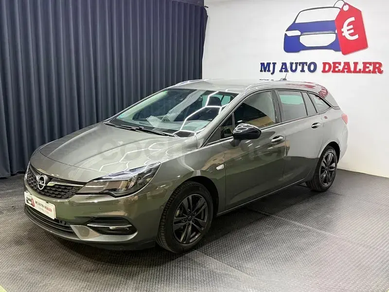 Usado Opel Astra Ultimate 145 CV (106 kW) 2021 Gris / plata Familiar