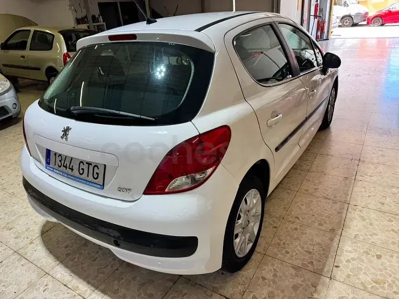 Usado Peugeot 207 Business-Line 75 CV (55 kW) 2010 Blanco Berlina