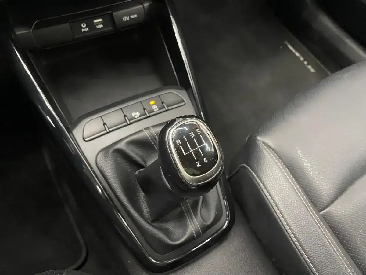Usado Kia Stonic 100 CV (73 kW) 2020 Blanco SUV