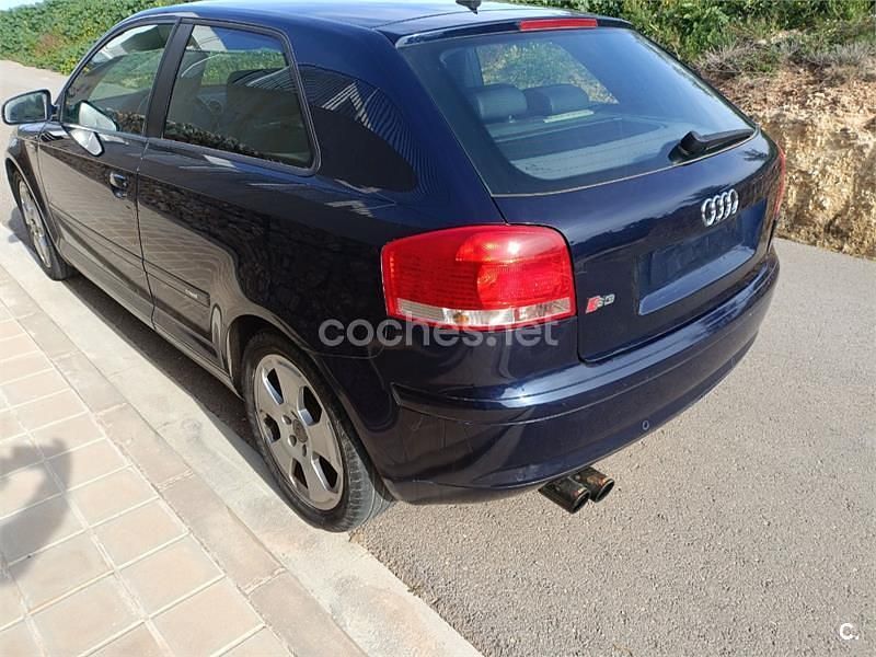 Usado Audi A3 Ambiente 150 CV (110 kW) 2005 Azul Utilitario