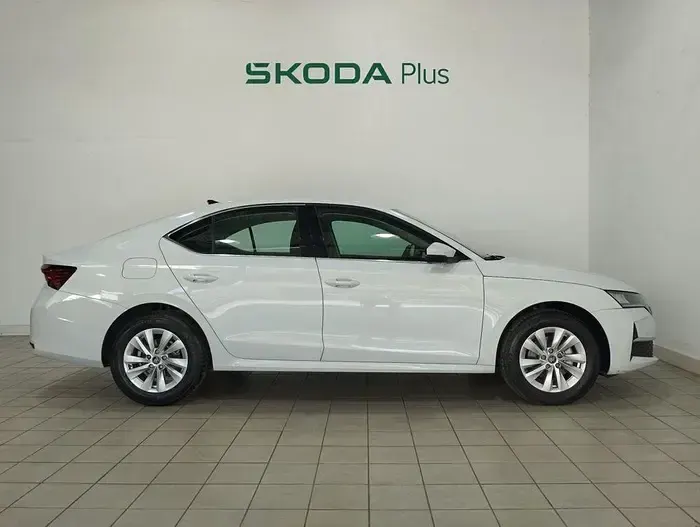 Usado Skoda Octavia Selection 150 CV (110 kW) 2025 Blanco Utilitario