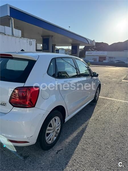 Używany VW Polo Edition 75 KM (55 kW) 2016 Biały Sedan/Limuzyna