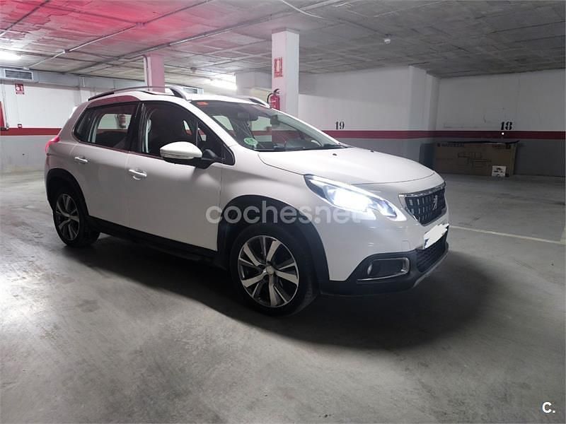Usado Peugeot 2008 Allure 120 CV (88 kW) 2017 Blanco SUV