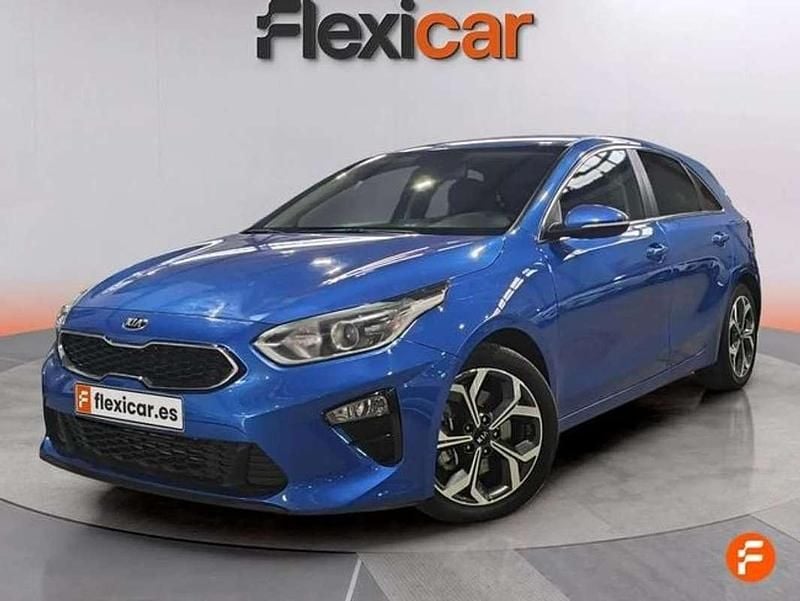 Usado Kia Ceed 120 CV (88 kW) 2019 Azul Utilitario