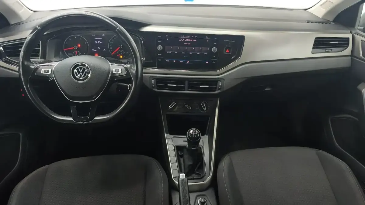 Usado VW Polo Advance 95 CV (69 kW) 2021 Gris / plata Berlina