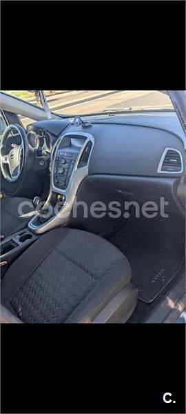Usado Opel Astra Selective 110 HP (80 kW) 2013 Azul Sedan