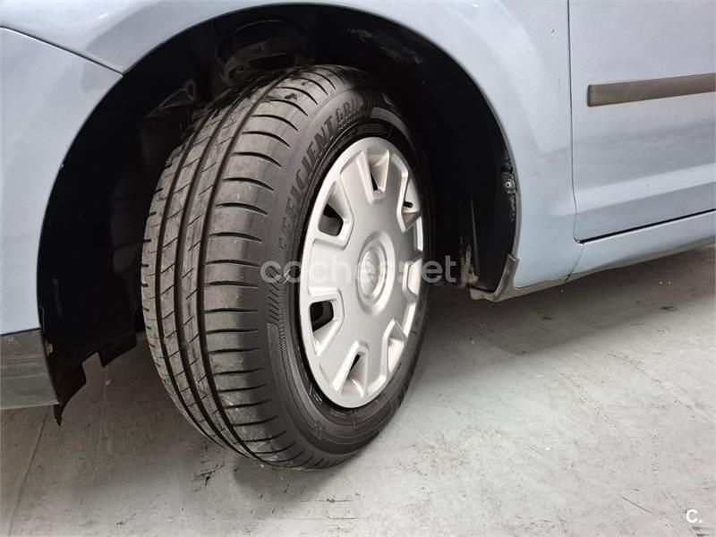 Usado Ford Focus Trend 90 CV (66 kW) 2006 Azul Berlina