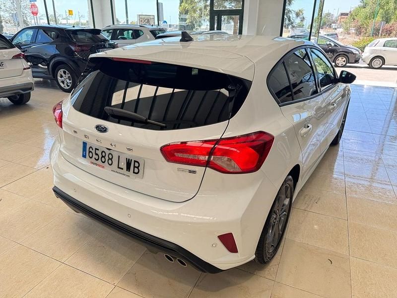Usado Ford Focus ST-Line 125 CV (91 kW) 2022 Blanco Berlina