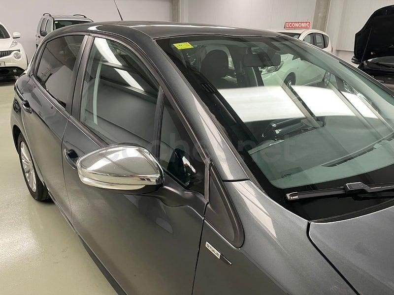 Usado Peugeot 208 Style 75 CV (55 kW) 2017 Gris / plata Utilitario