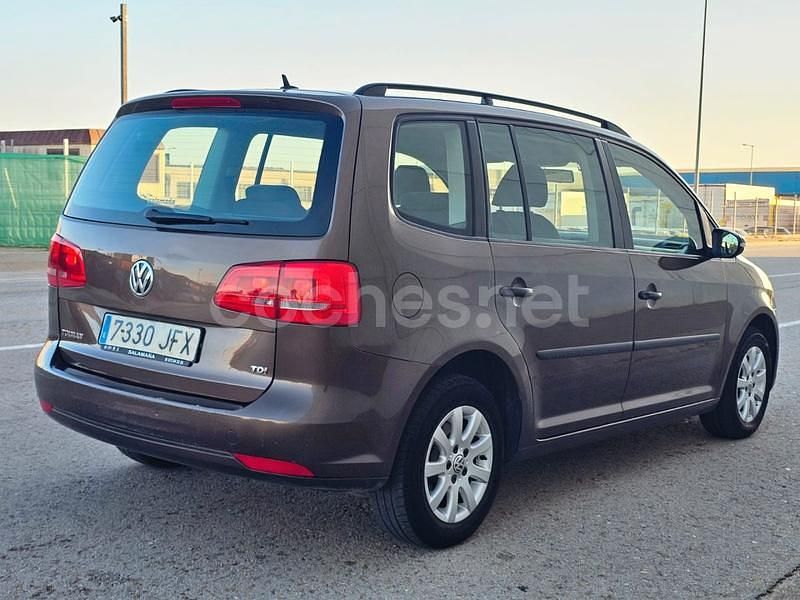 Usado VW Touran Advance 105 CV (77 kW) 2015 Marrón Monovolumen