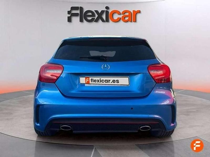 Usado Mercedes A180 Style 109 CV (80 kW) 2015 Azul Berlina