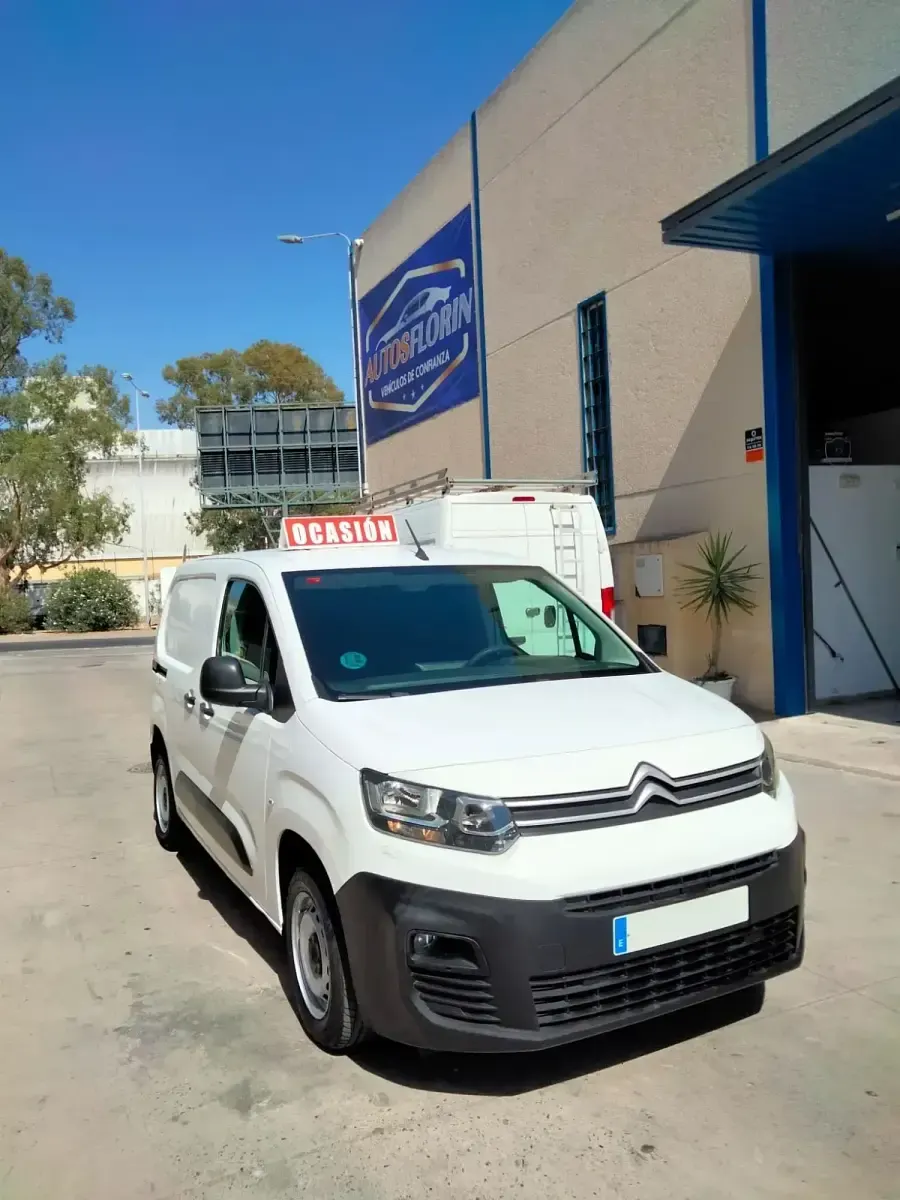 Usado Citroën Berlingo 102 CV (75 kW) 2021 Blanco Monovolumen