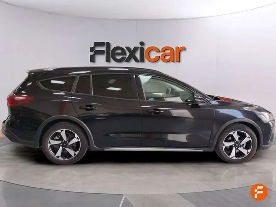 Usado Ford Focus Active X 125 CV (91 kW) 2024 Negro Berlina
