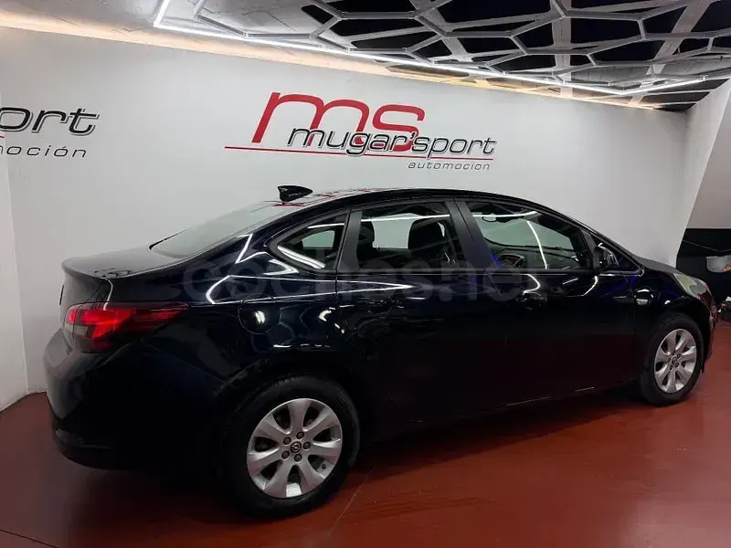 Usado Opel Astra Elegance 140 CV (102 kW) 2018 Azul Berlina