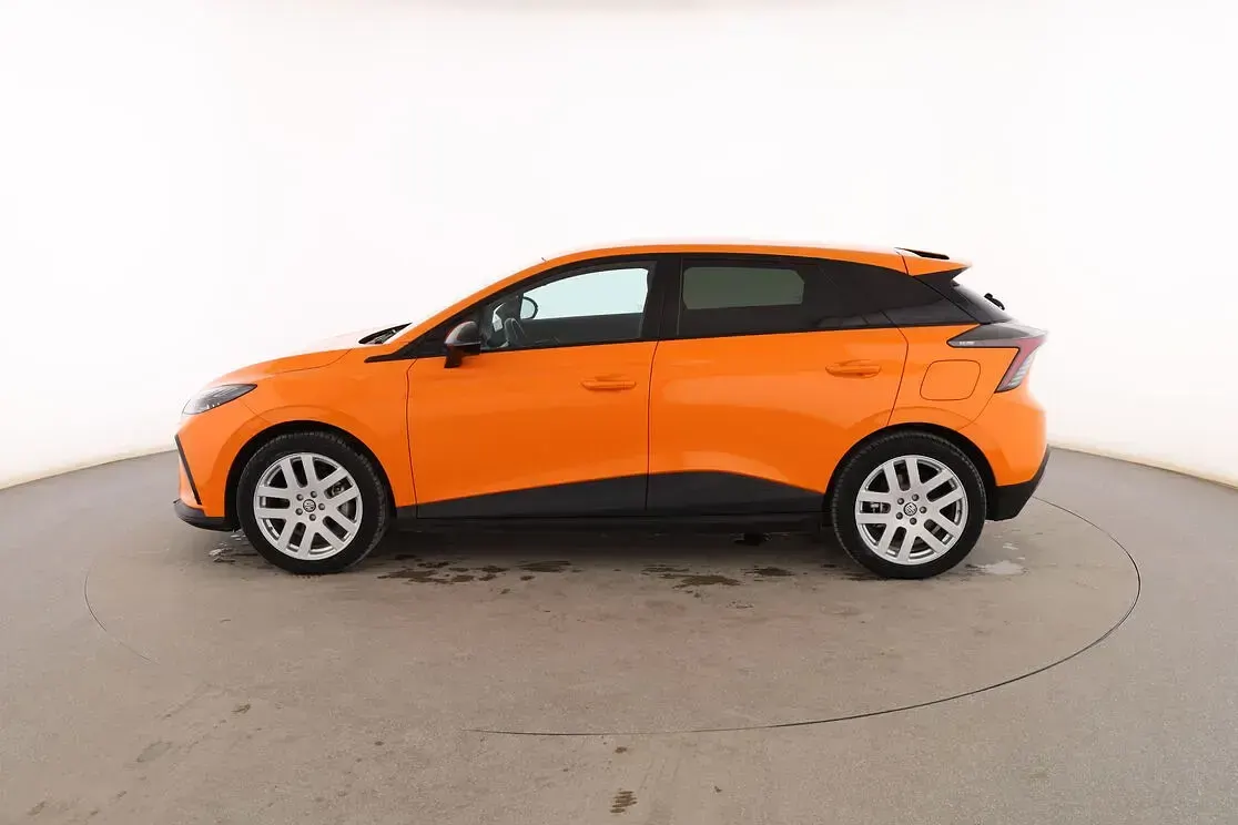 Usado MG MG4 EV Luxury 150 kW (204 CV) 2023 Naranja Utilitario