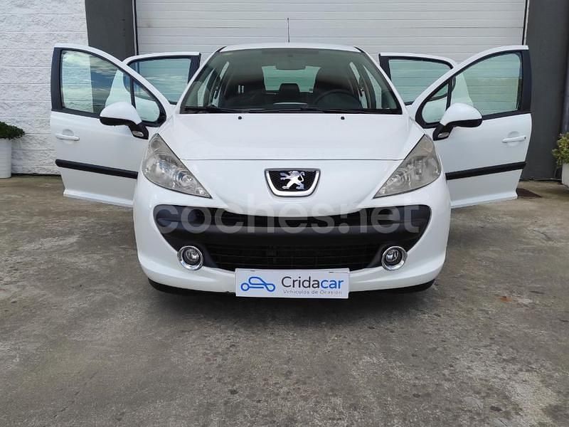 Usado Peugeot 207 70 CV (51 kW) 2009 Blanco Berlina