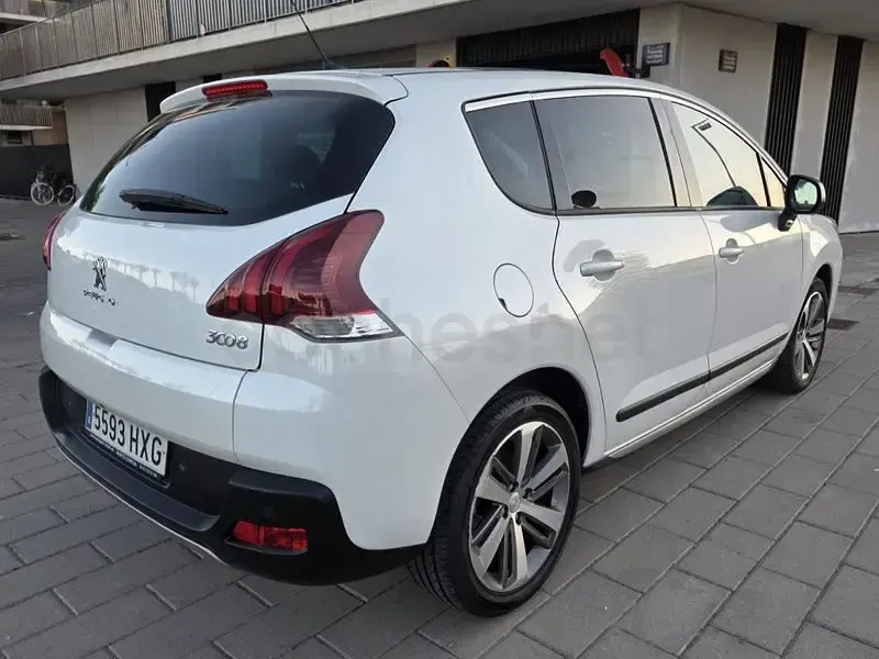 Usado Peugeot 3008 Allure 150 CV (110 kW) 2014 Blanco Familiar