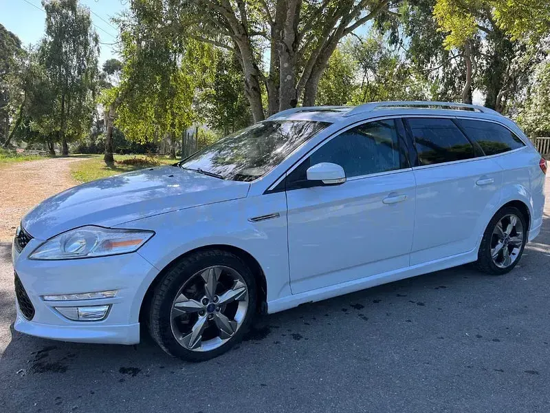 Usado Ford Mondeo Titanium 140 CV (102 kW) 2012 Blanco Familiar