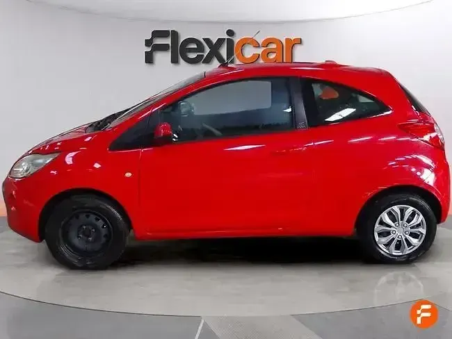 Usado Ford Ka Titanium 69 CV (50 kW) 2015 Rojo Utilitario