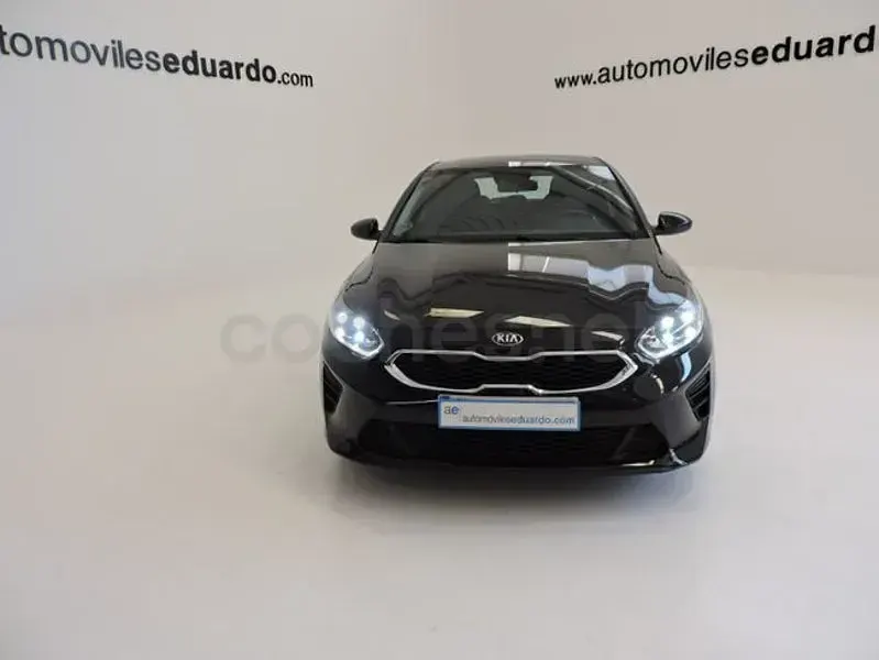 Usado Kia Ceed 120 CV (88 kW) 2018 Negro Utilitario