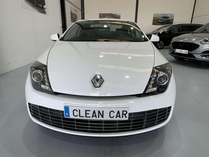 Usado Renault Laguna Coupé LIMITED 150 CV (110 kW) 2014 Blanco Coupe