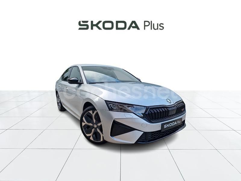 Gris / plata Usado 2024 Skoda Octavia RS Berlina | 38.000 € (Precio justo) - Imagen 1/4
