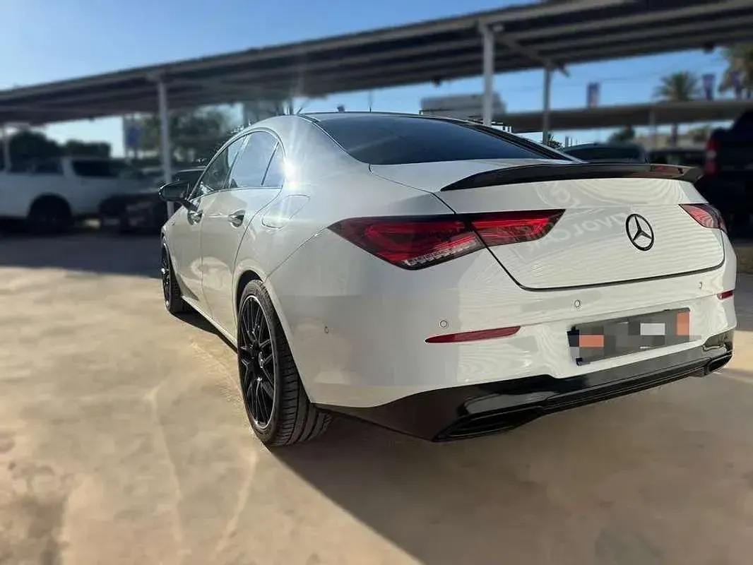 Usado Mercedes CLA200 Shooting Brake 163 CV (119 kW) 2019 Blanco Familiar