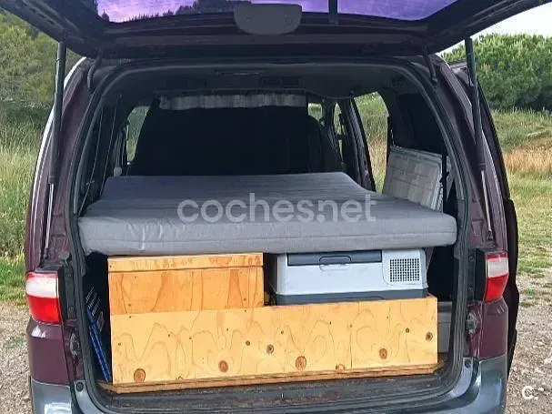 Usado Hyundai H-1 85 CV (62 kW) 1999 Granate Monovolumen