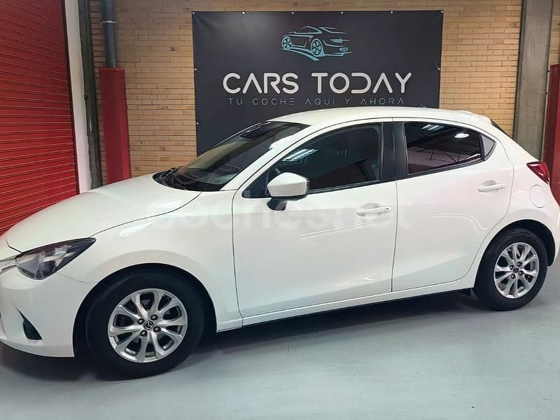 Usado Mazda 2 75 CV (55 kW) 2016 Blanco Berlina