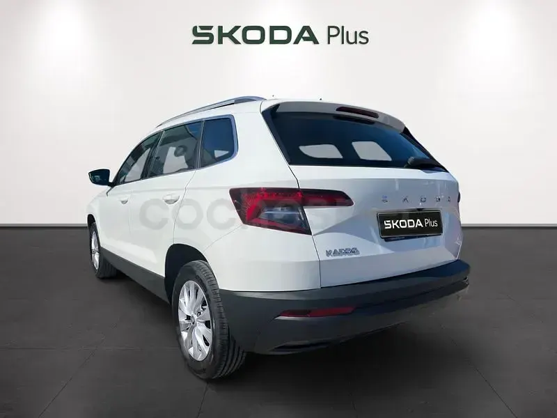 Usado Skoda Karoq Ambition 110 CV (80 kW) 2021 Blanco SUV