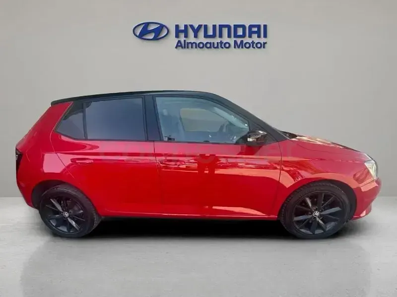 Usado Skoda Fabia Ambition 60 CV (44 kW) 2015 Rojo Berlina