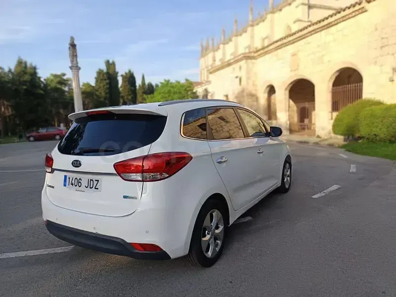 Usado Kia Carens 115 CV (84 kW) 2015 Blanco Monovolumen