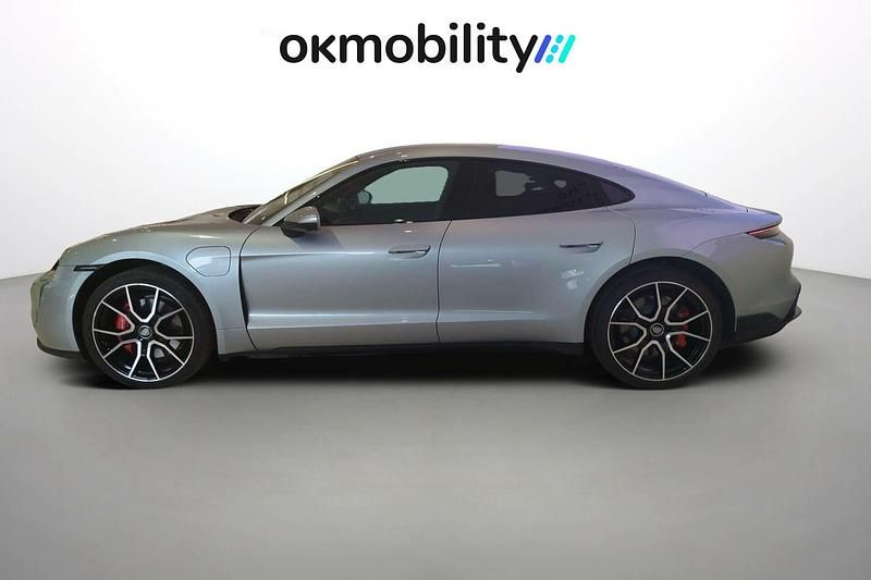 Usado Porsche Taycan 4S 389 kW (530 CV) 2023 Plata dolomita metalizado Berlina