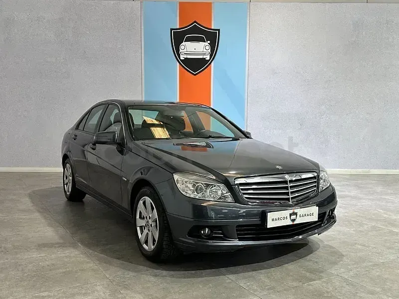 Usado Mercedes C180 Classic 156 CV (114 kW) 2009 Gris / plata Familiar
