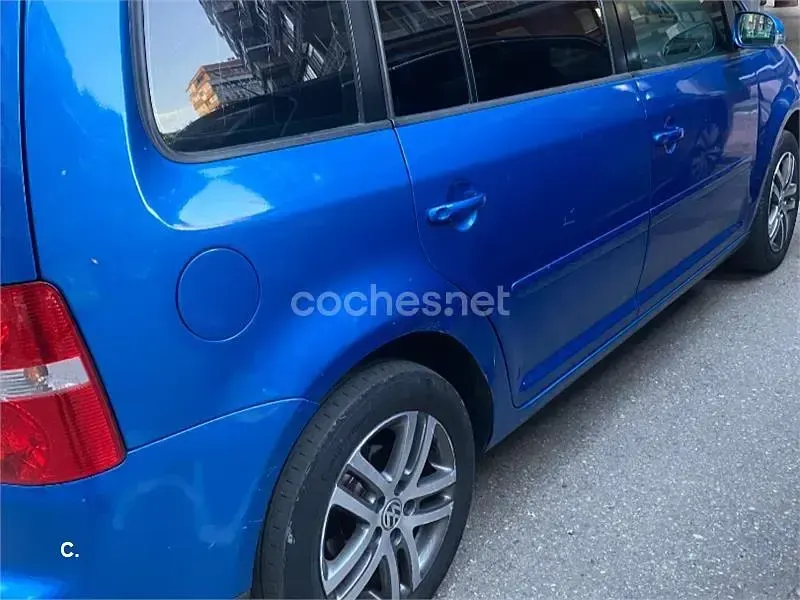 Usado VW Touran Advance 136 CV (100 kW) 2004 Azul Monovolumen