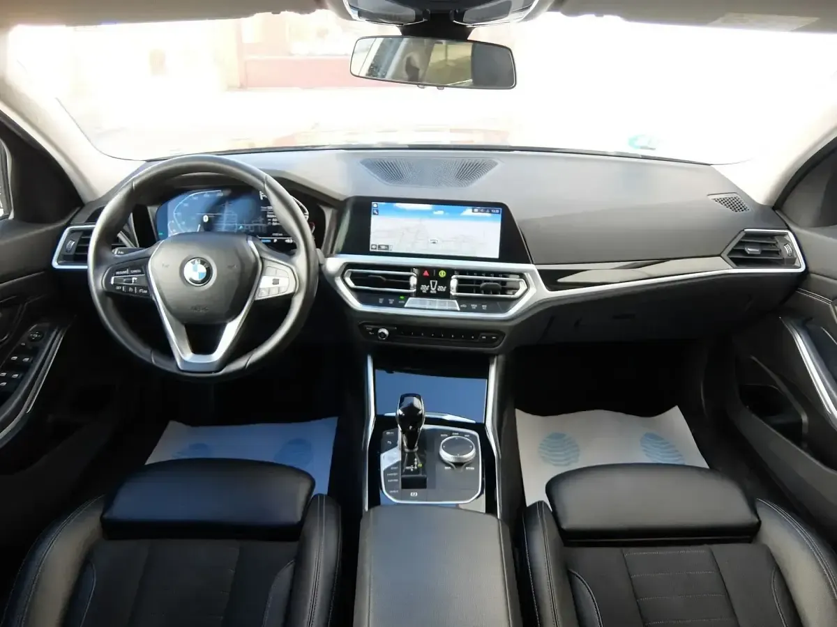 Używany BMW 318 Shadowline 150 KM (110 kW) 2022 Czarny Sedan/Limuzyna