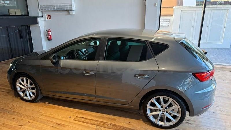 Usado Seat Leon FR 150 CV (110 kW) 2017 Gris / plata Berlina