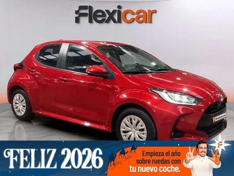 Rojo Usado 2023 Toyota Yaris Hybrid Active Utilitario | 16.990 € (Buen precio) - Imagen 1/4