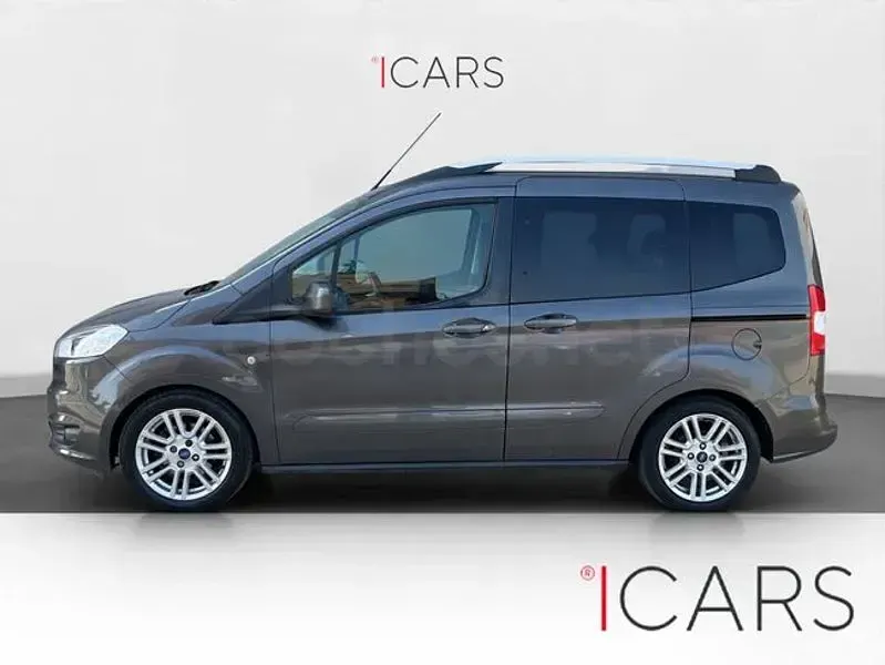 Usado Ford Tourneo Courier Titanium 100 CV (73 kW) 2019 Gris / plata Monovolumen