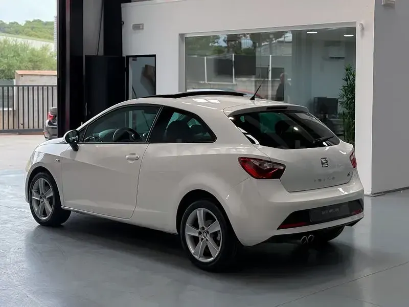 Usado Seat Ibiza SC FR 105 CV (77 kW) 2015 Blanco Utilitario