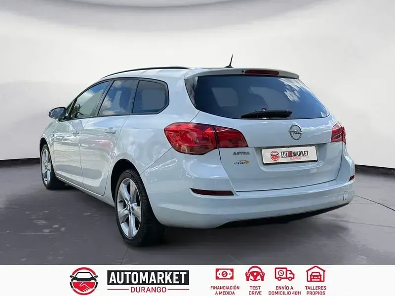 Usado Opel Astra Expression 115 CV (84 kW) 2011 Blanco Berlina
