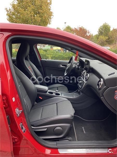 Usado Mercedes A180 122 CV (89 kW) 2018 Rojo Berlina
