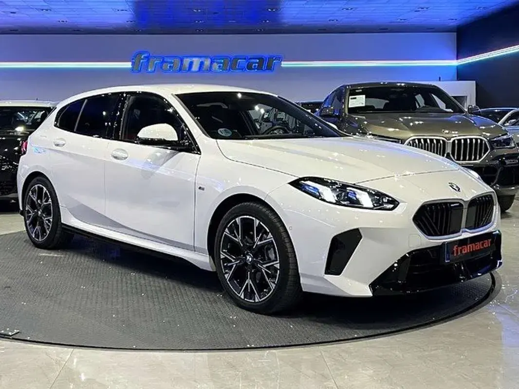 Usado BMW 116 Sport Line 163 CV (119 kW) 2025 Blanco Utilitario