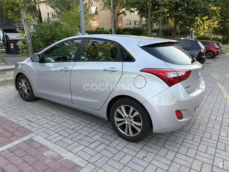 Usado Hyundai i30 GLS 110 CV (80 kW) 2013 Gris / plata Berlina