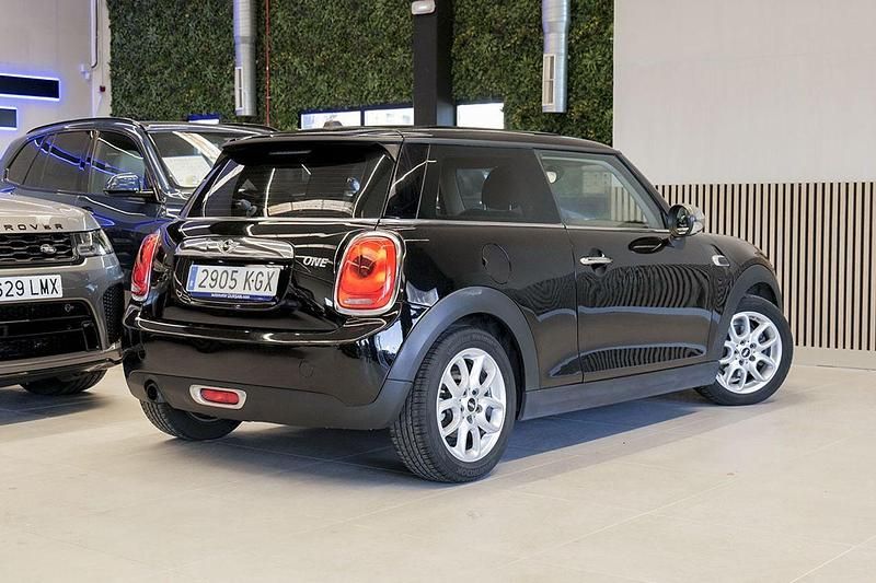 Usado Mini ONE 102 CV (75 kW) 2018 Negro Utilitario
