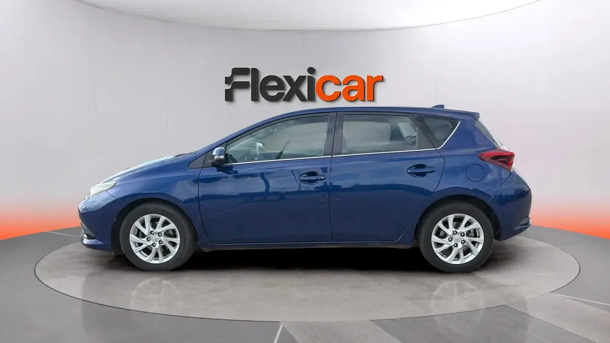 Usado Toyota Auris Active 116 CV (85 kW) 2017 Azul Berlina